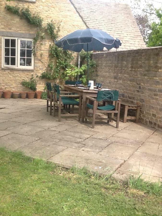 Gardeners Cottage Crudwell Exterior foto